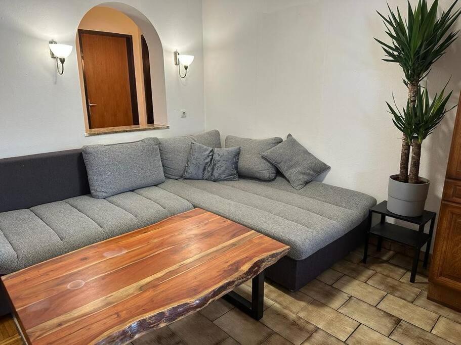 Geraeumige Rustikale Tiroler Wohnung 1-8 Personen Имст Екстериор снимка
